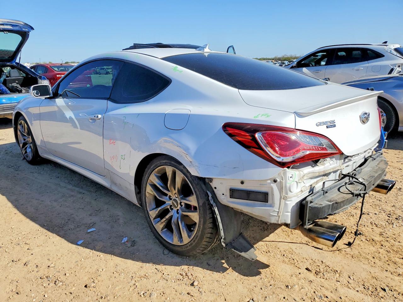 2015 Hyundai Genesis Coupe 3.8 R-Spec - Image 2