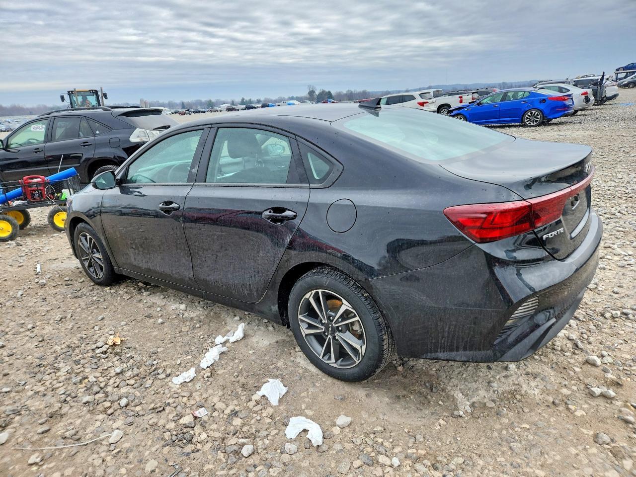 2023 Kia Forte Lxs - Image 2