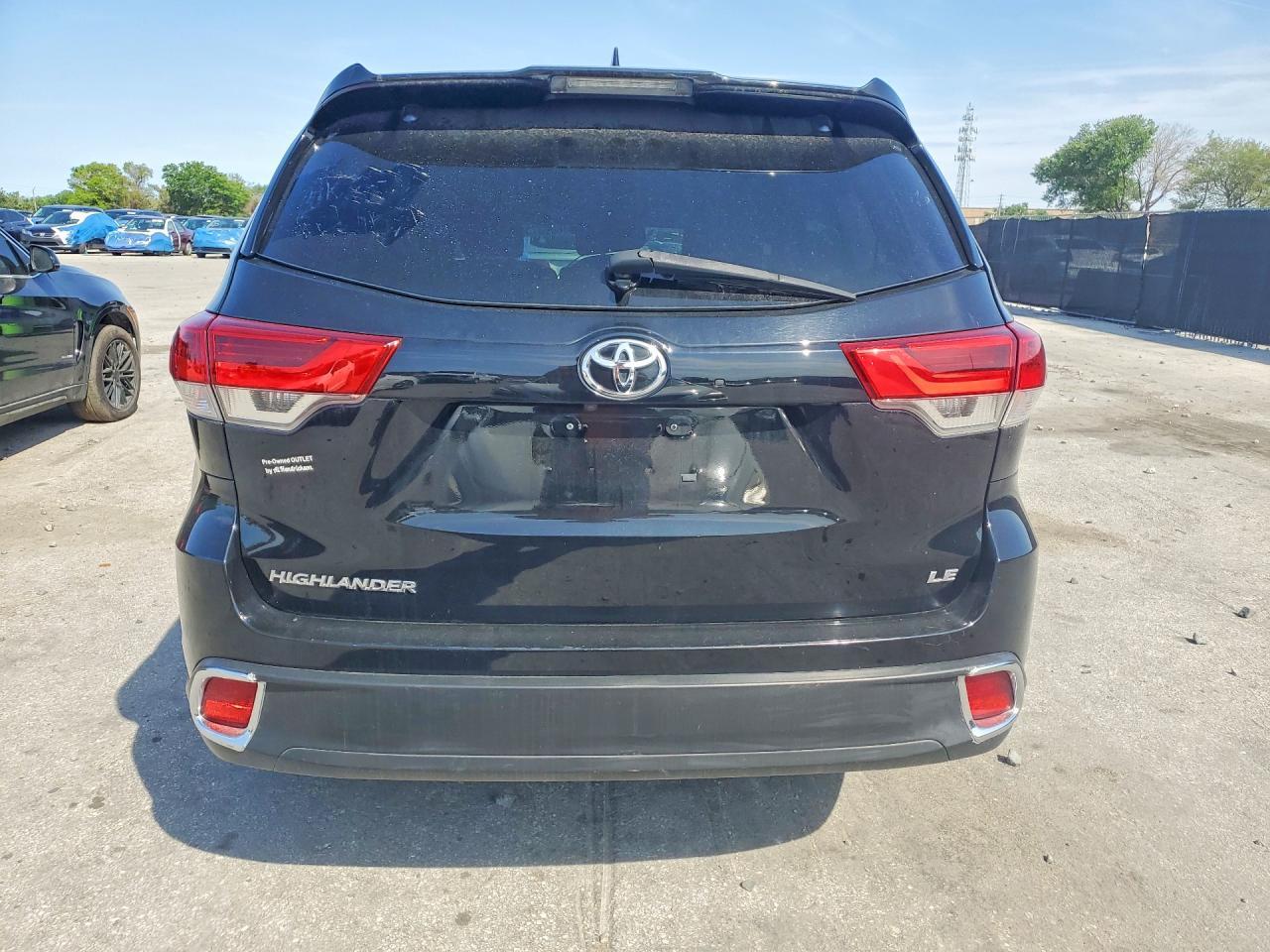 2019 Toyota Highlander Le Plus - Image 6