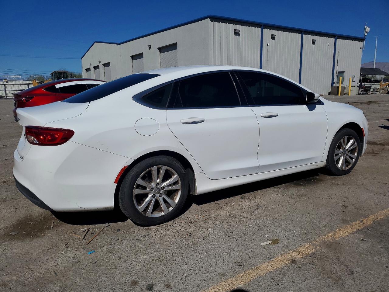 2016 Chrysler 200 Lx - Фото 3