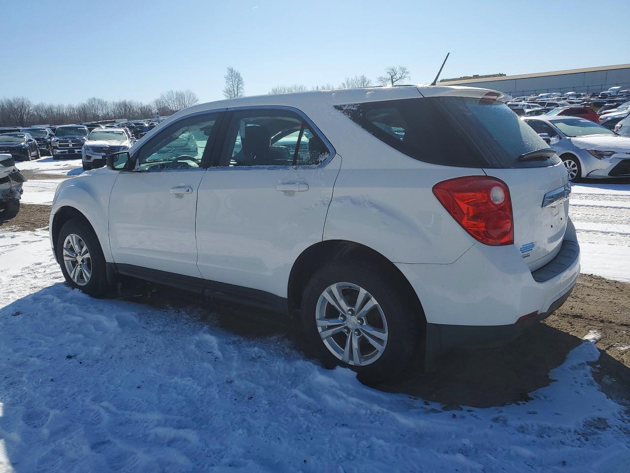 2014 Chevrolet Equinox Ls - Image 2