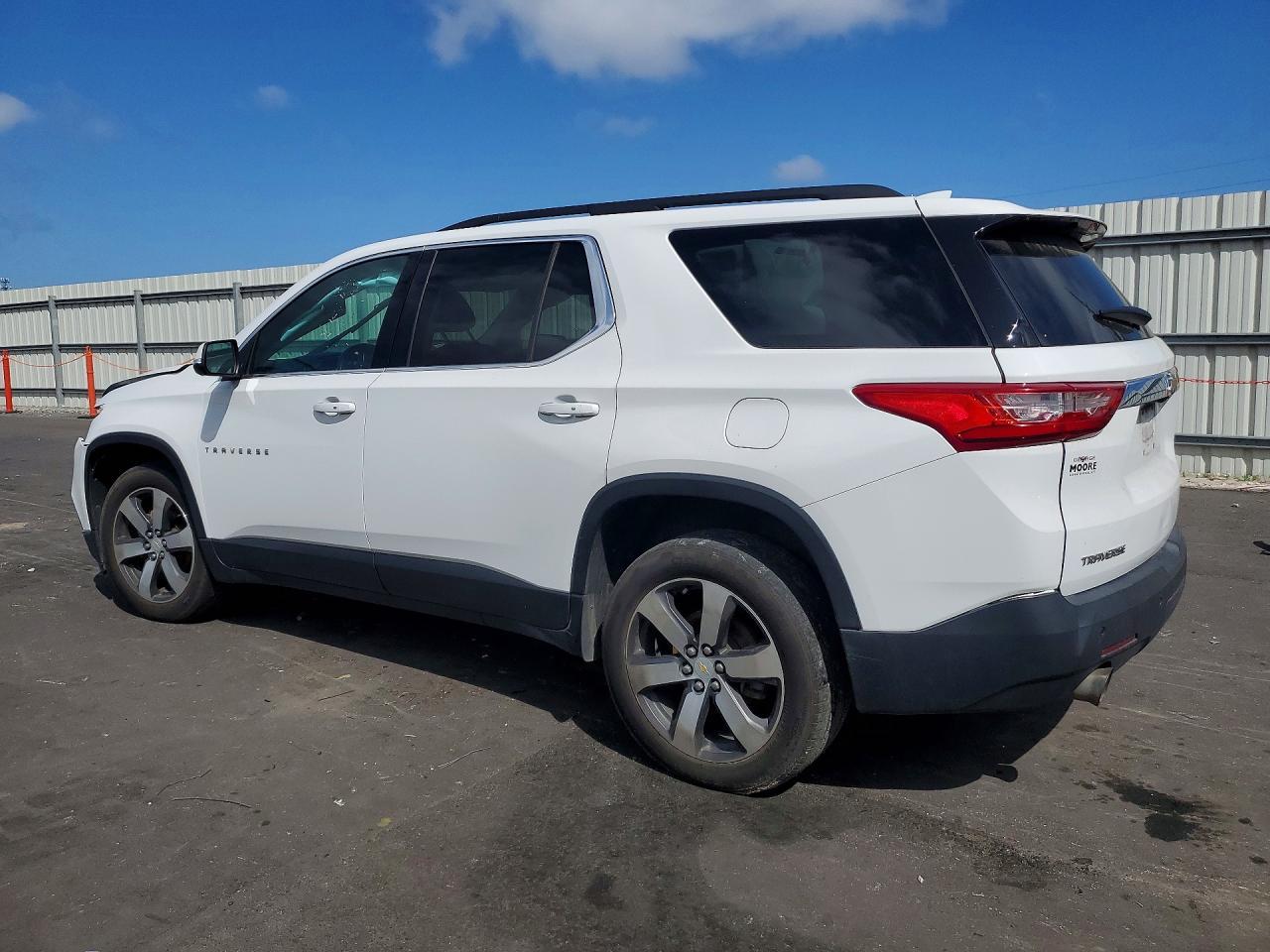 2021 Chevrolet Traverse Lt - Фото 2