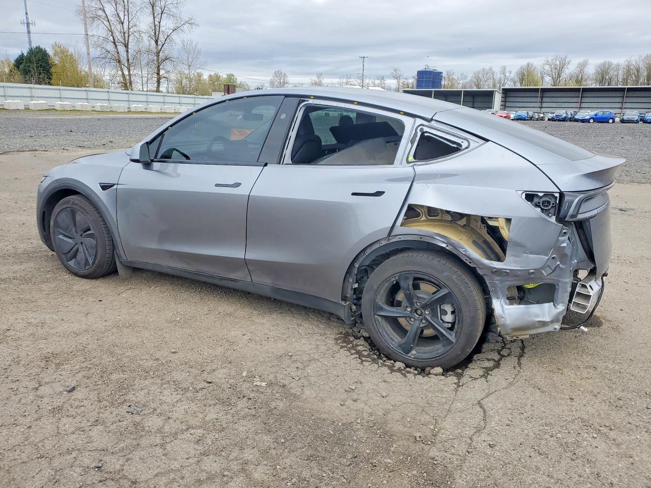 2026 Tesla Model Y - Фото 2