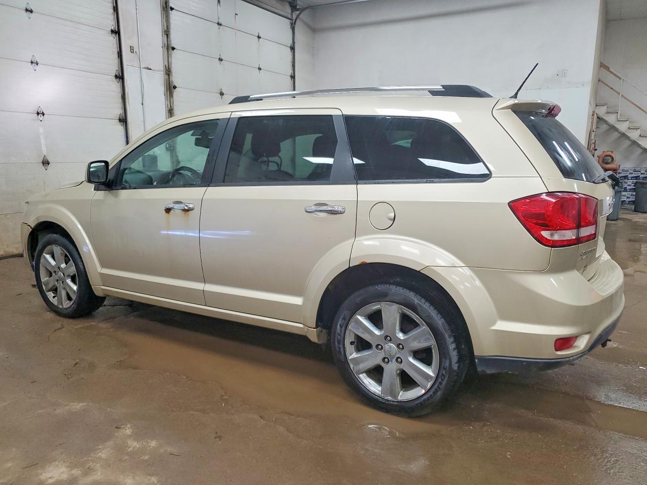 2011 Dodge Journey R - Image 2
