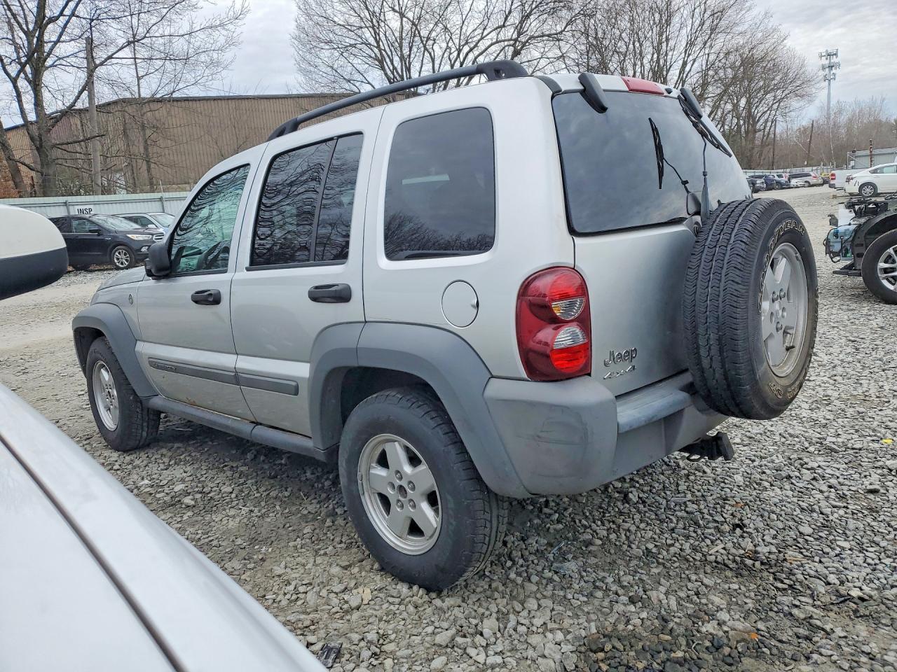 2005 Jeep Liberty Sport - Фото 2