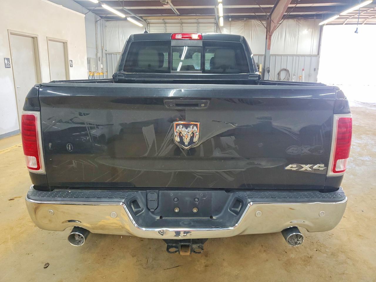 2016 Ram 1500 Laramie 3.0L V6 Tdsl Crew Cab - Фото 6