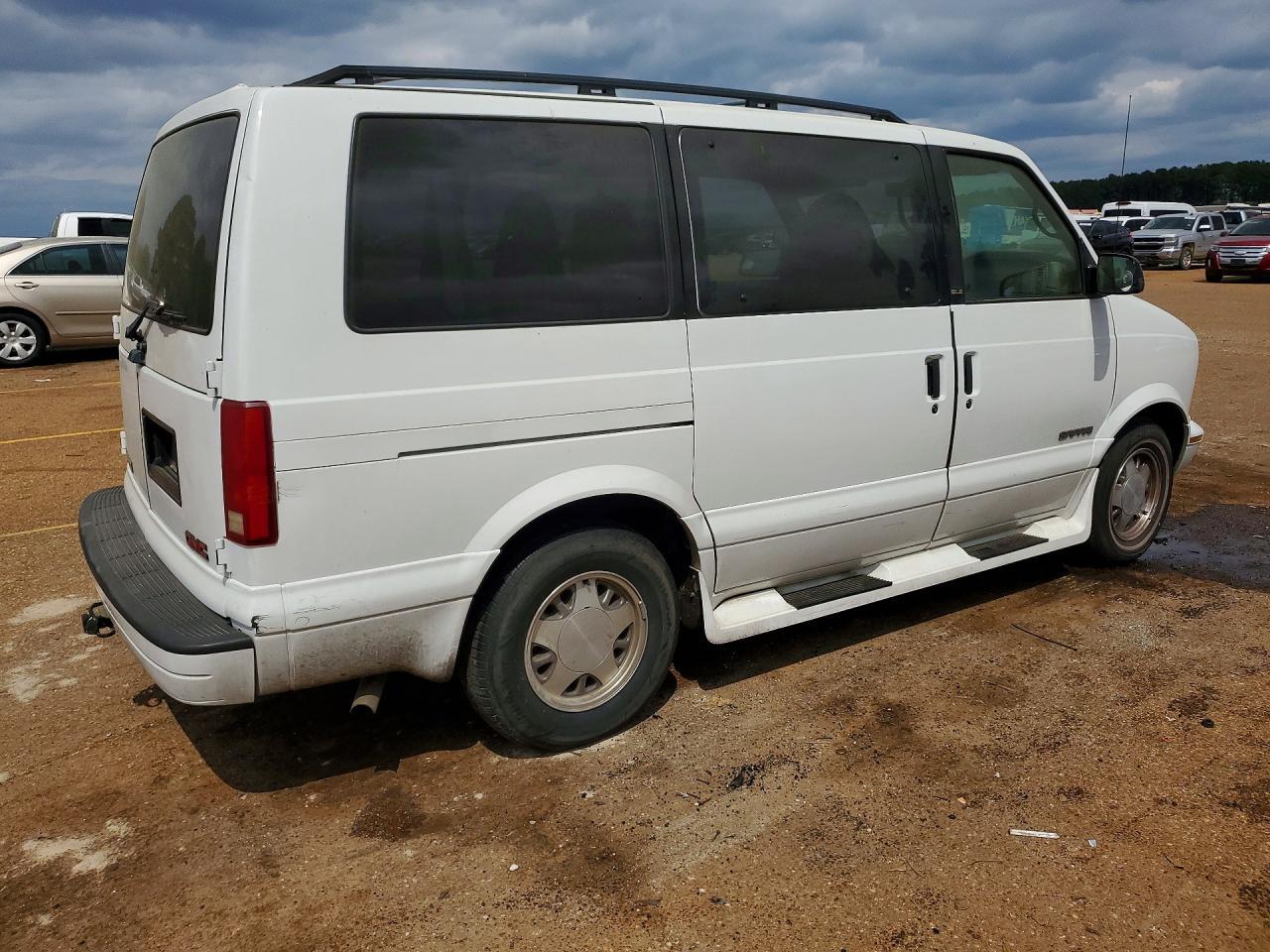 2000 GMC Safari Xt - Image 3