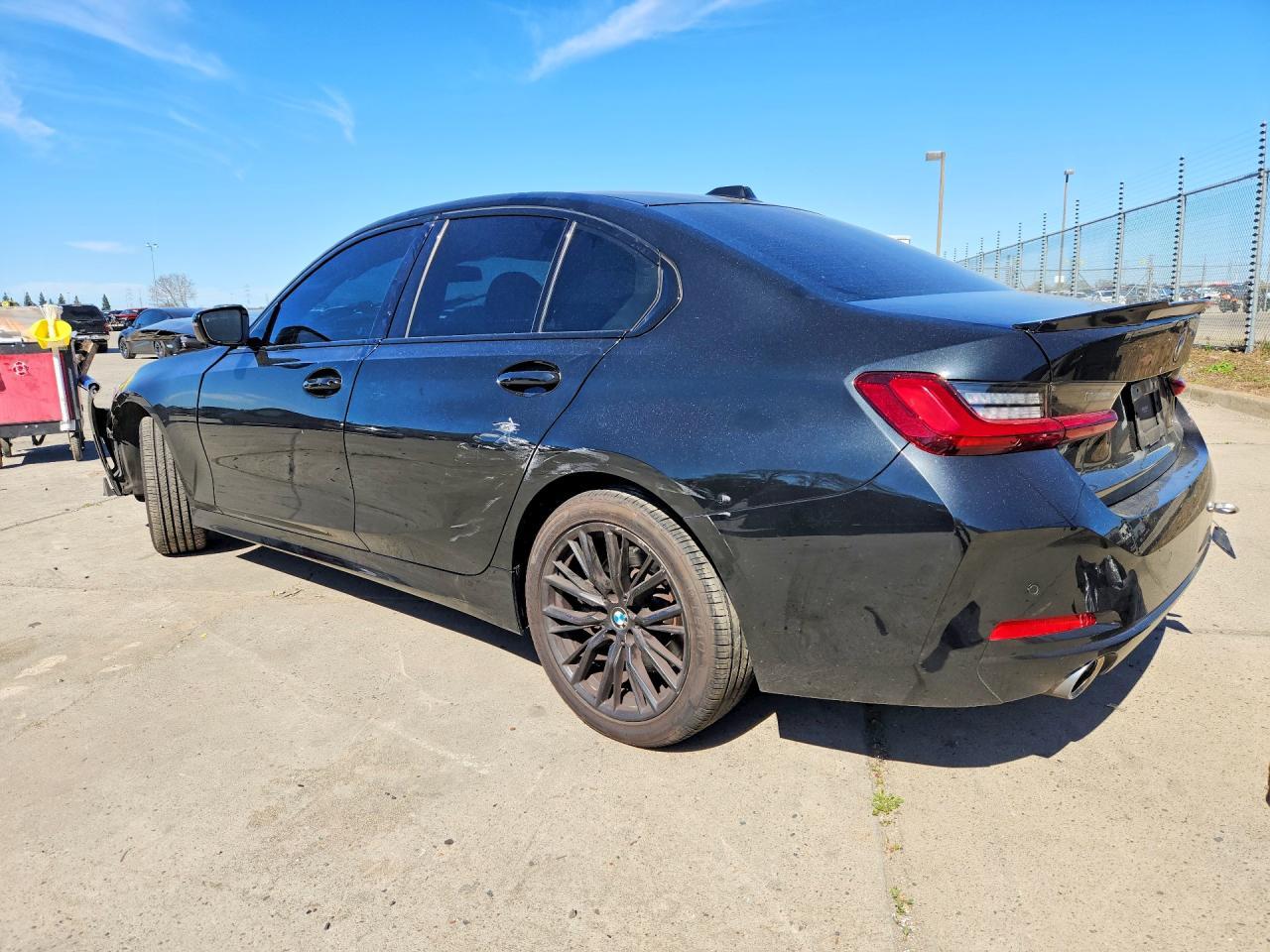 2023 BMW 330Xi - Фото 2