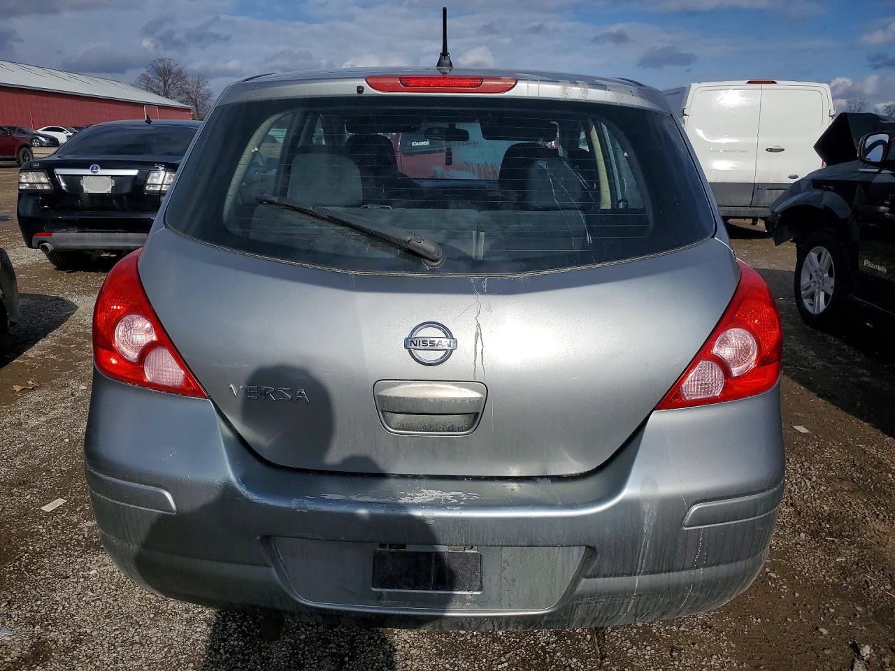 2011 Nissan Versa 1.8 S - Image 6