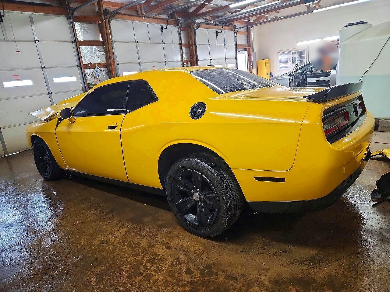 2017 Dodge Challenger Sxt - Фото 2
