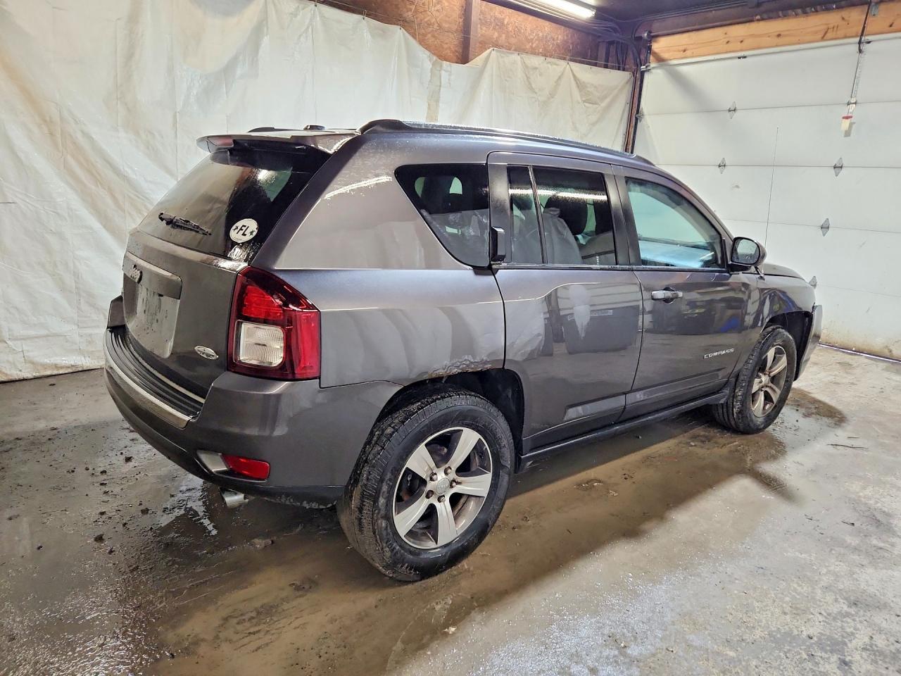 2016 Jeep Compass Latitude - Image 3