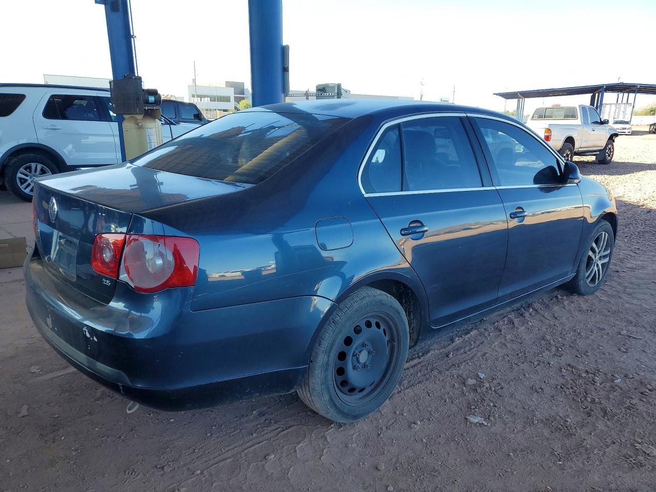 2005 Volkswagen New Jetta 2.5 - Фото 3