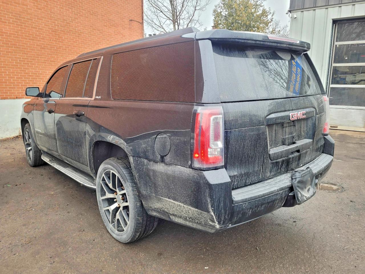 2017 GMC Yukon Xl K1500 Sle - Image 3