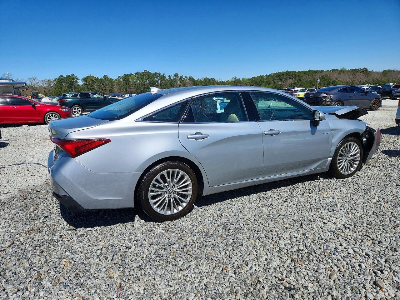 2020 Toyota Avalon Hybrid Limited - Image 3