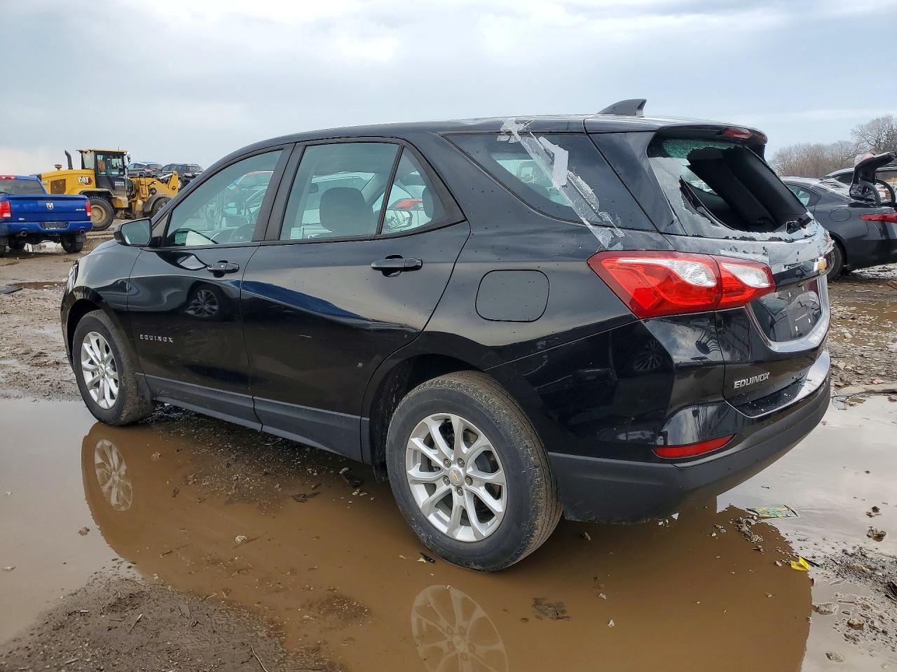 2021 Chevrolet Equinox Ls - Фото 2