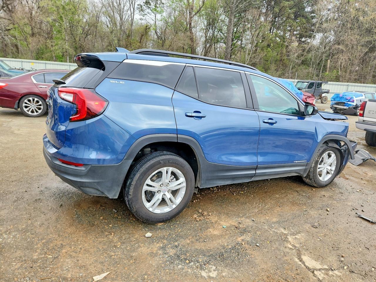 2024 GMC Terrain Sle - Image 3