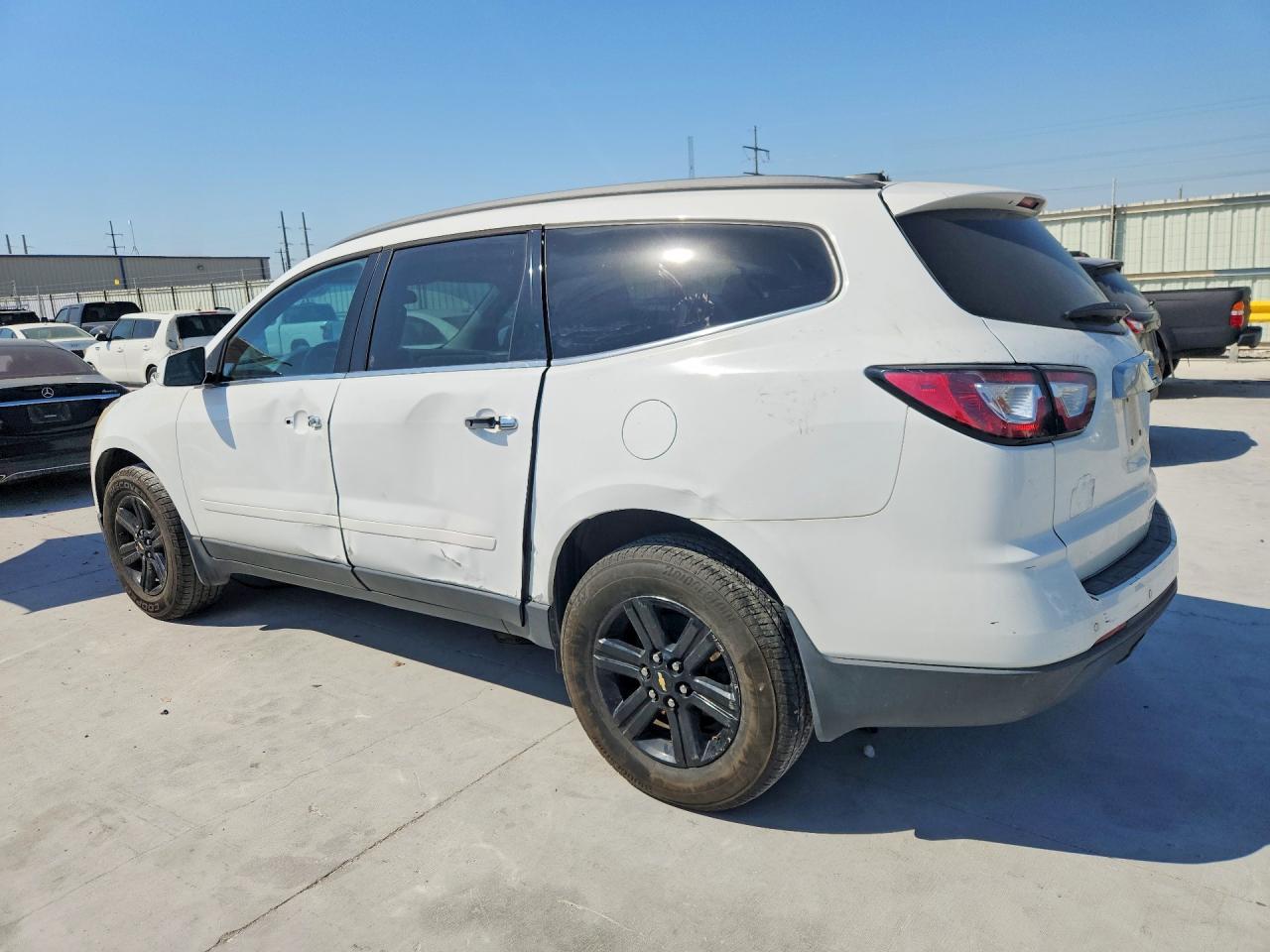 2016 Chevrolet Traverse Lt - Image 2