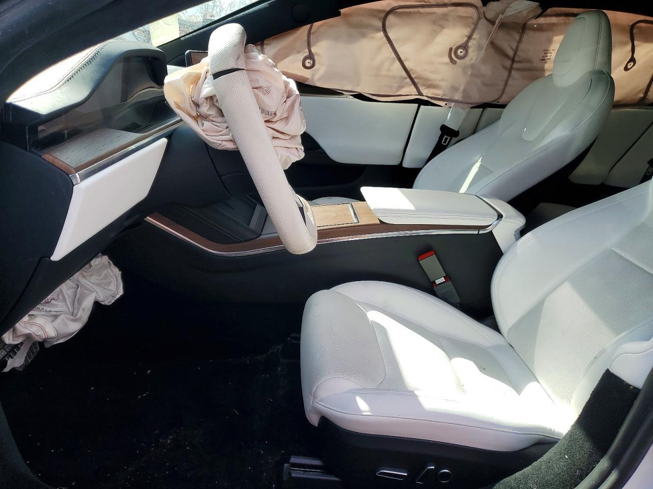 2022 Tesla Model S - Image 7