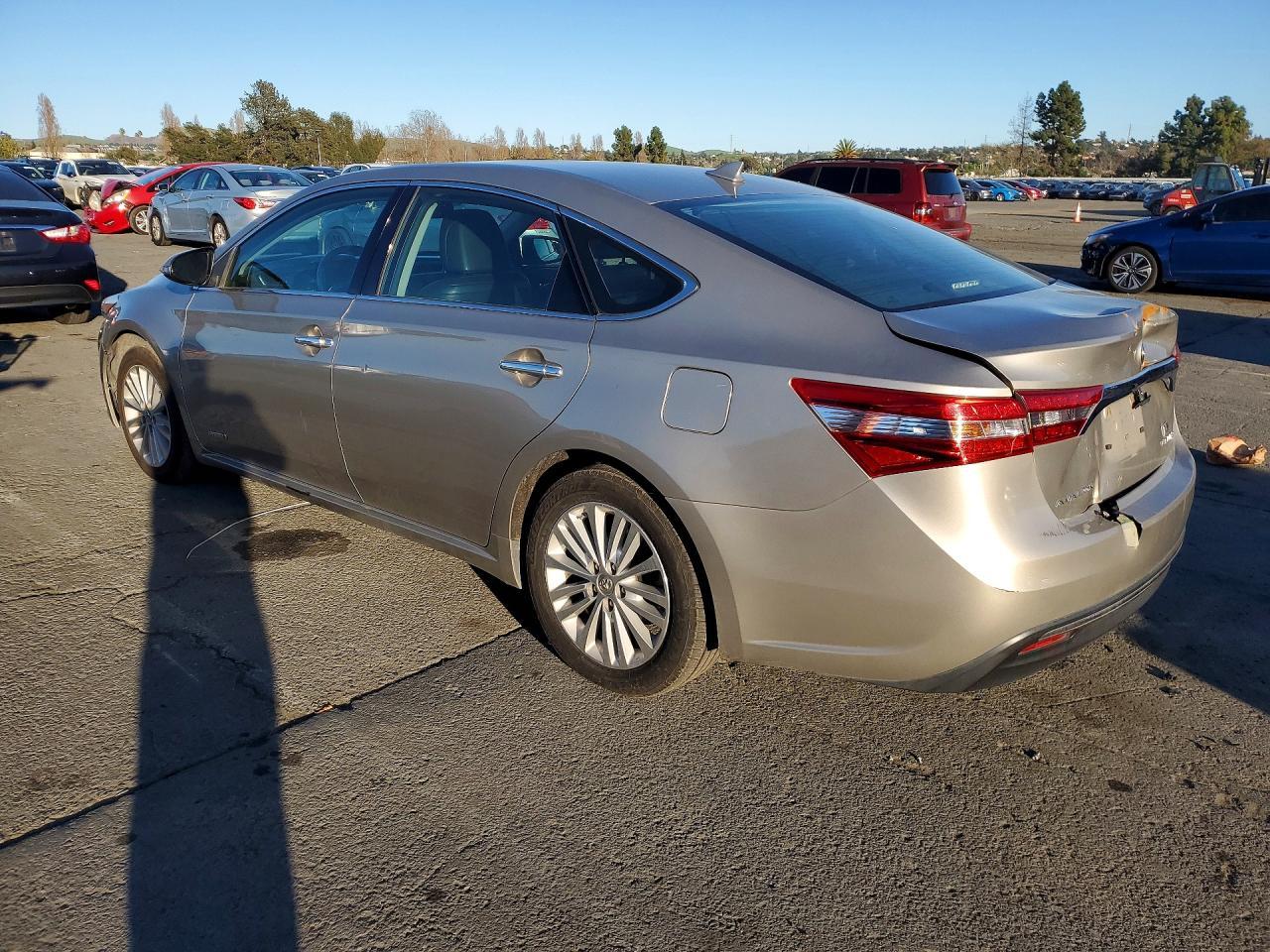 2013 Toyota Avalon Hybrid Limited - Image 2