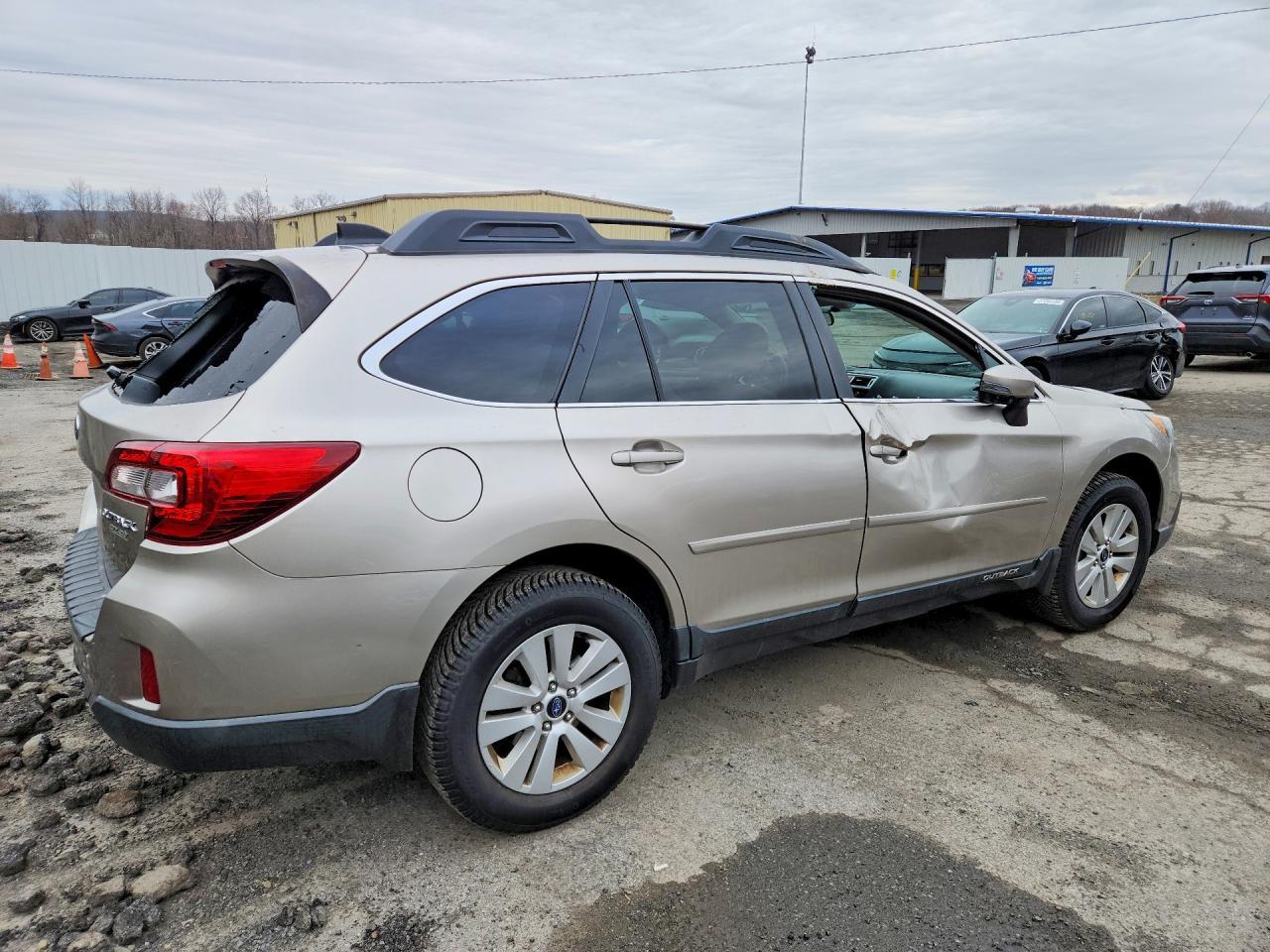 2016 Subaru Outback 2.5I Premium - Image 3