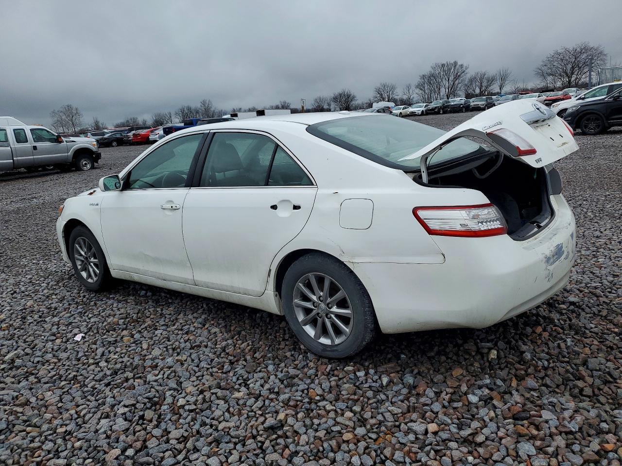 2010 Toyota Camry Hybrid Base - Image 2