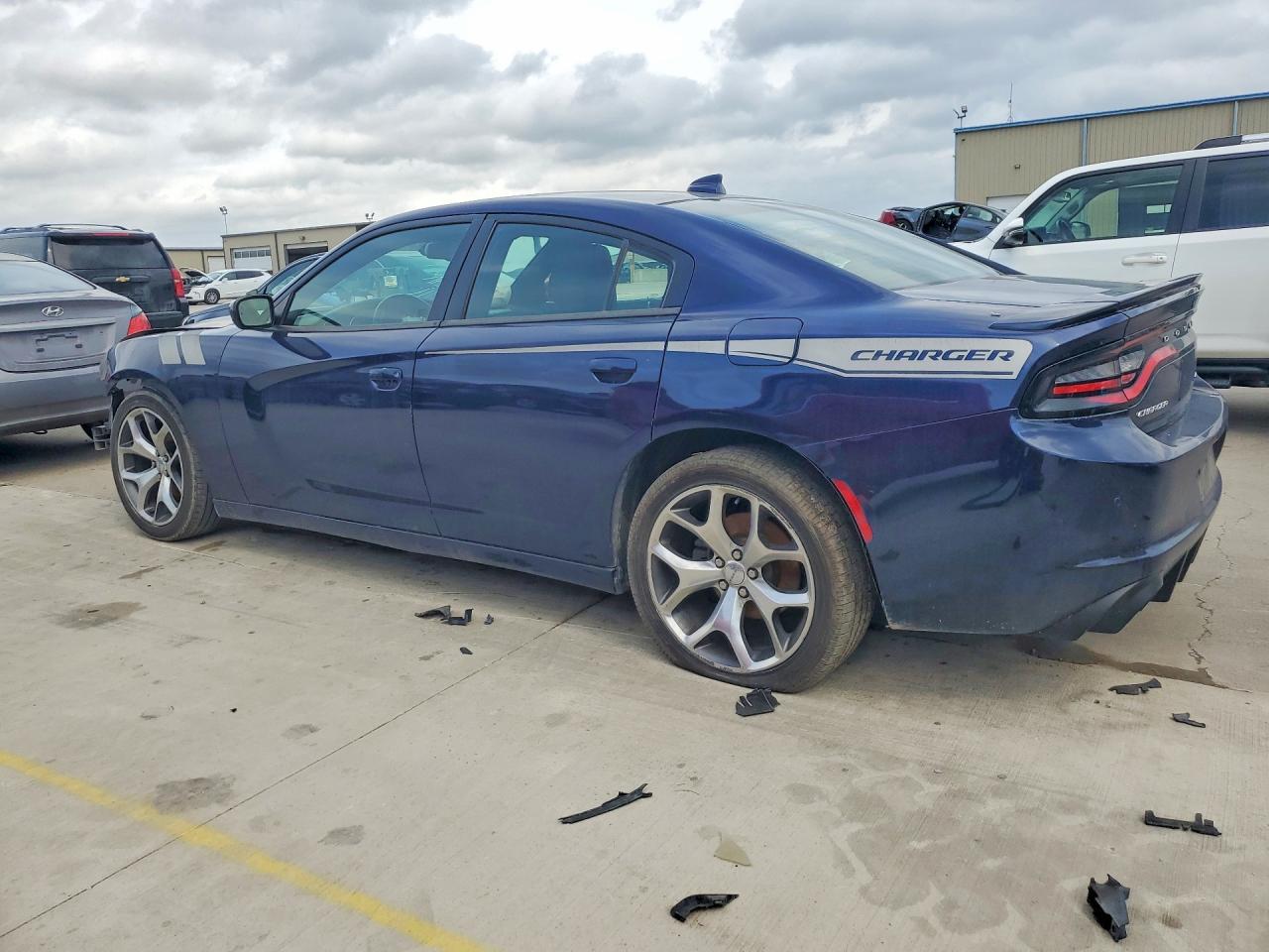 2015 Dodge Charger Sxt - Фото 2