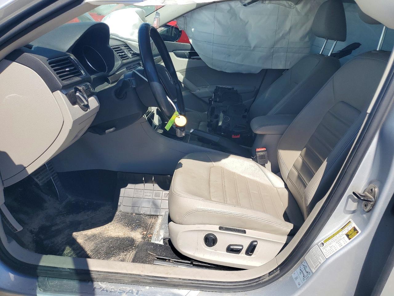2017 Volkswagen Passat Sel Premium - Image 7