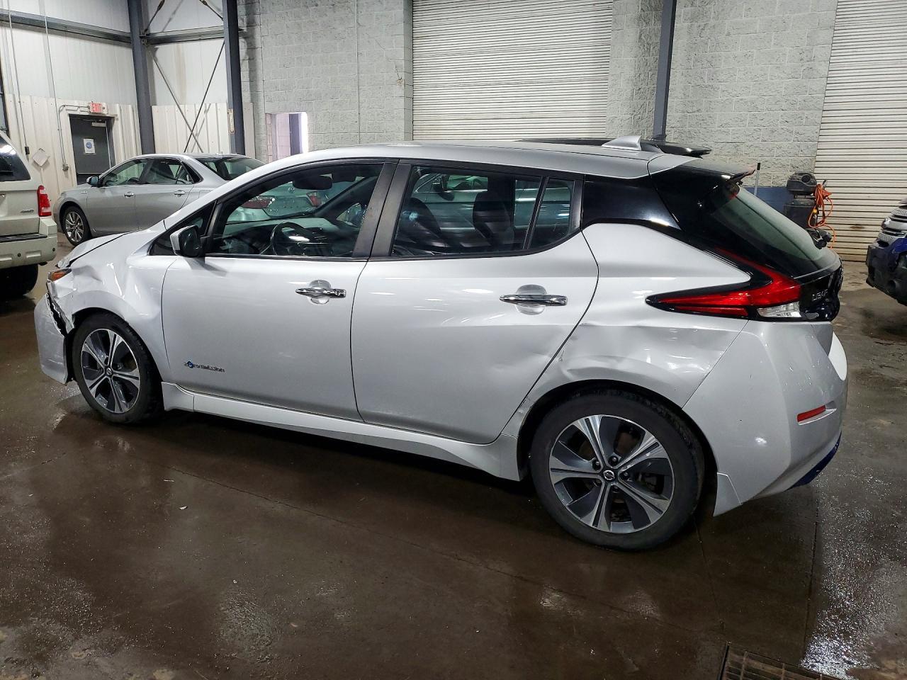 2018 Nissan Leaf Sv - Image 2