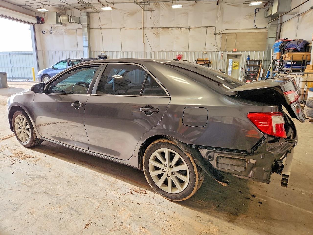 2014 Toyota Camry Xle - Image 2