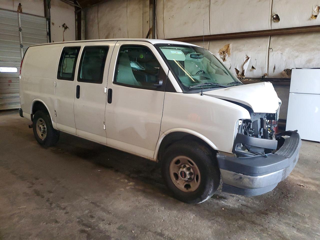 2017 GMC Savana G2500 - Фото 4