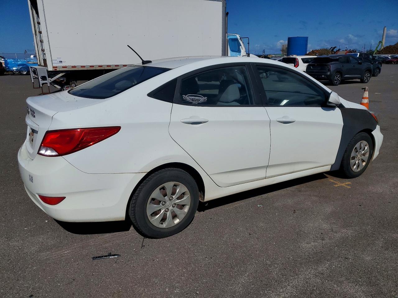 2016 Hyundai Accent Se - Фото 3