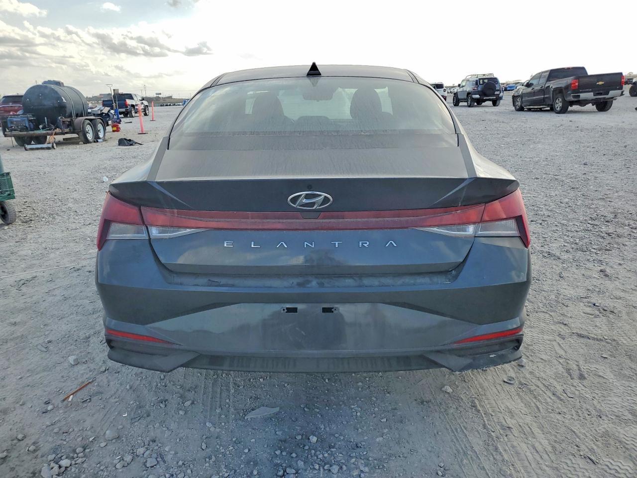 2021 Hyundai Elantra Se - Фото 6