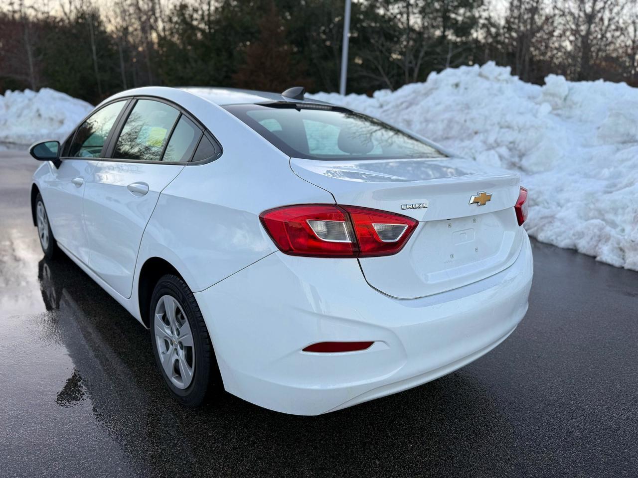 2019 Chev Cruze Ls White - Фото 3