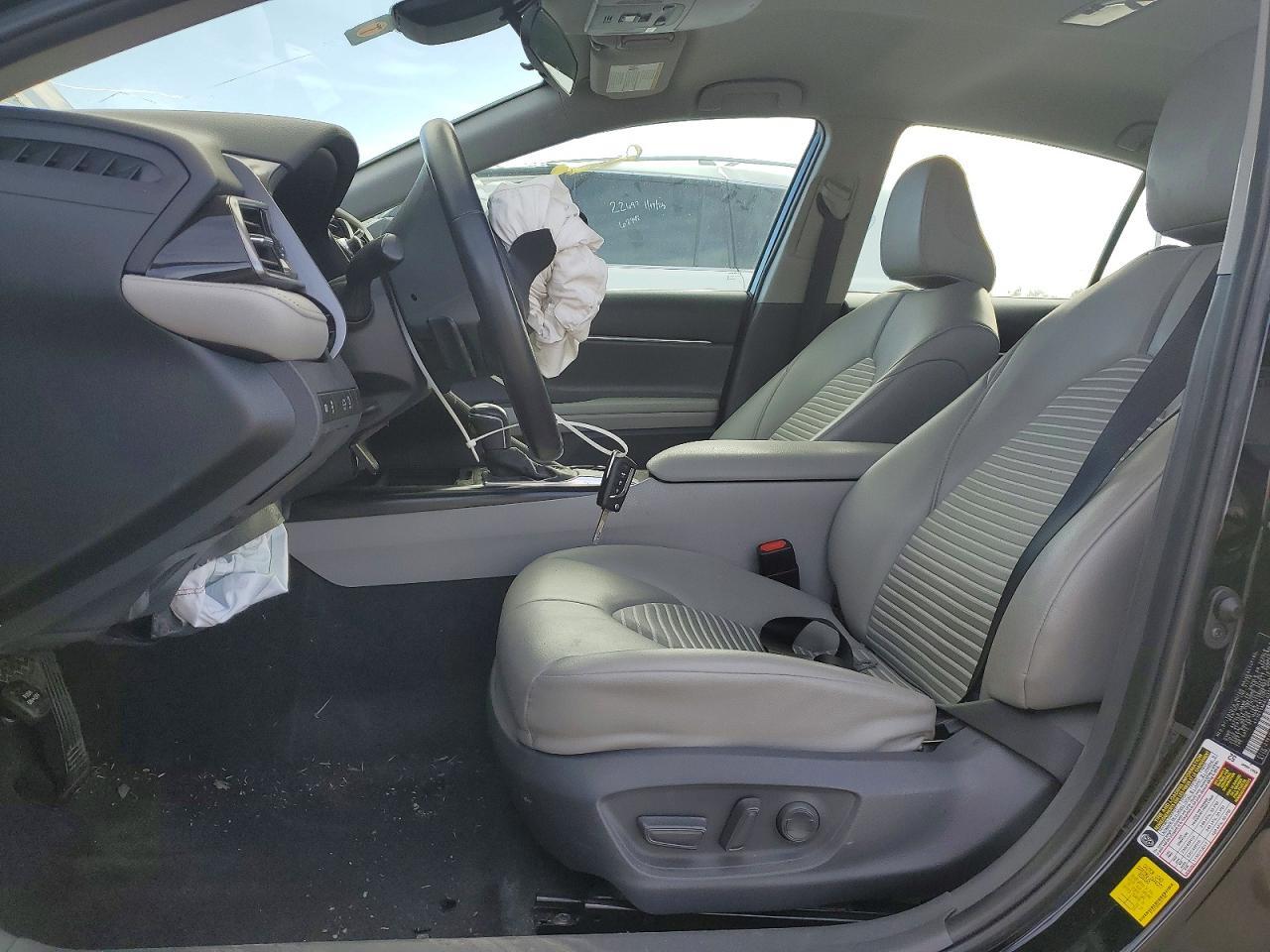 2020 Toyota Camry - Фото 7