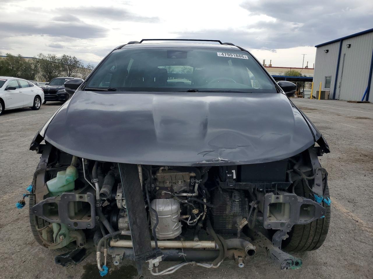 2018 Chrysler Pacifica Limited - Image 5