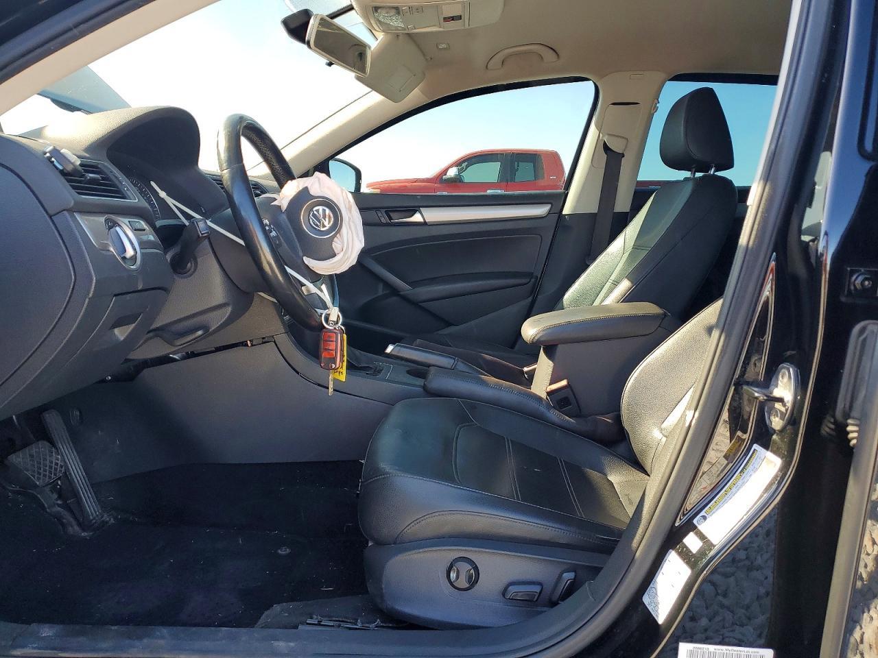 2014 Volkswagen Passat S - Фото 7