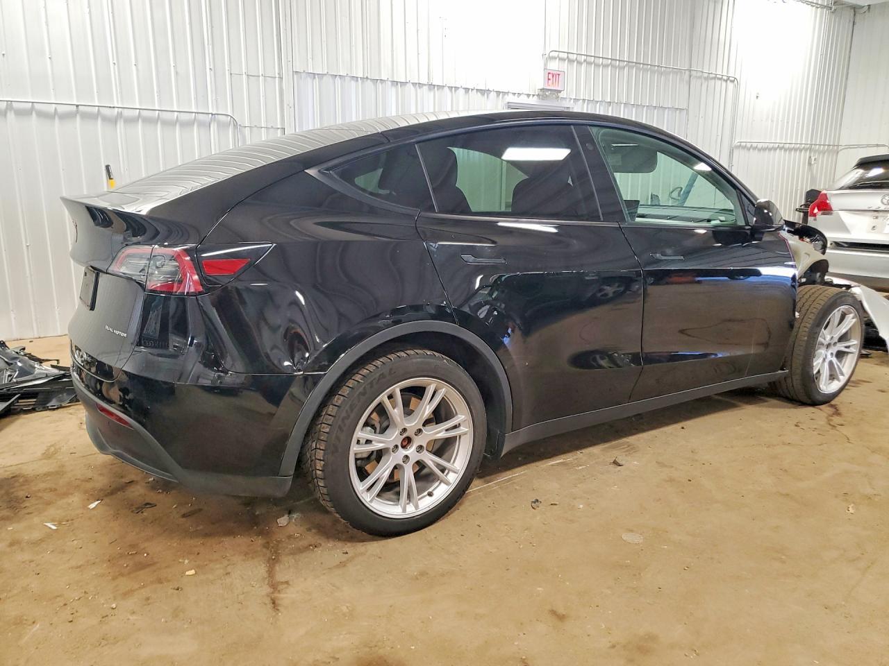 2023 Tesla Model Y - Фото 3