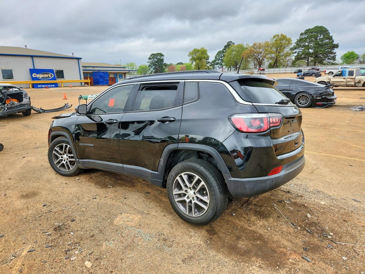 2017 Jeep Compass Latitude - Фото 2