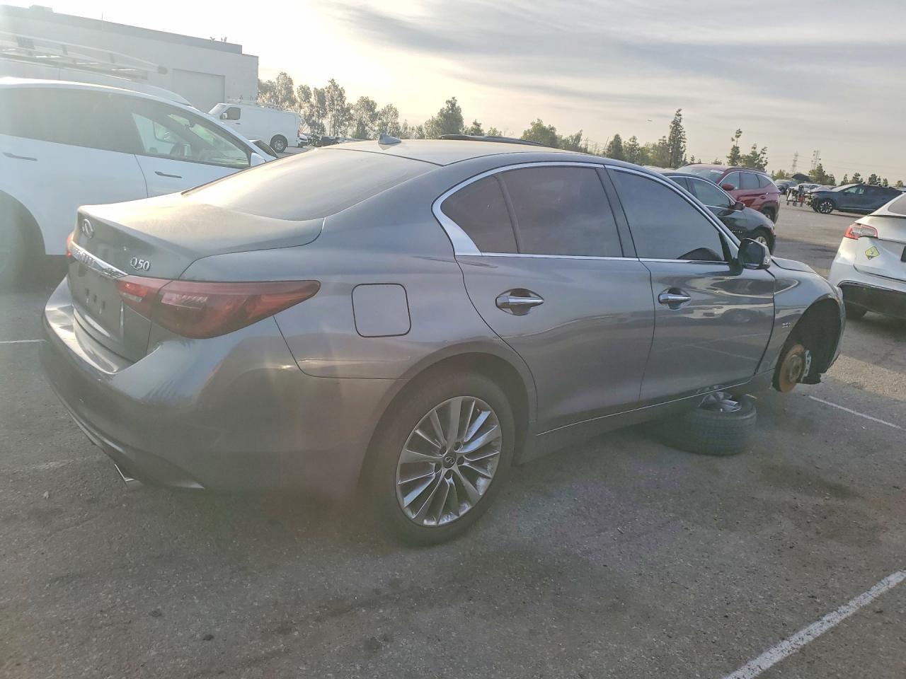 2020 Infiniti Q50 3.0T Luxe - Фото 3