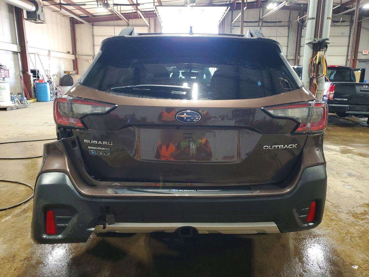 2022 Subaru Outback Limited - Image 6