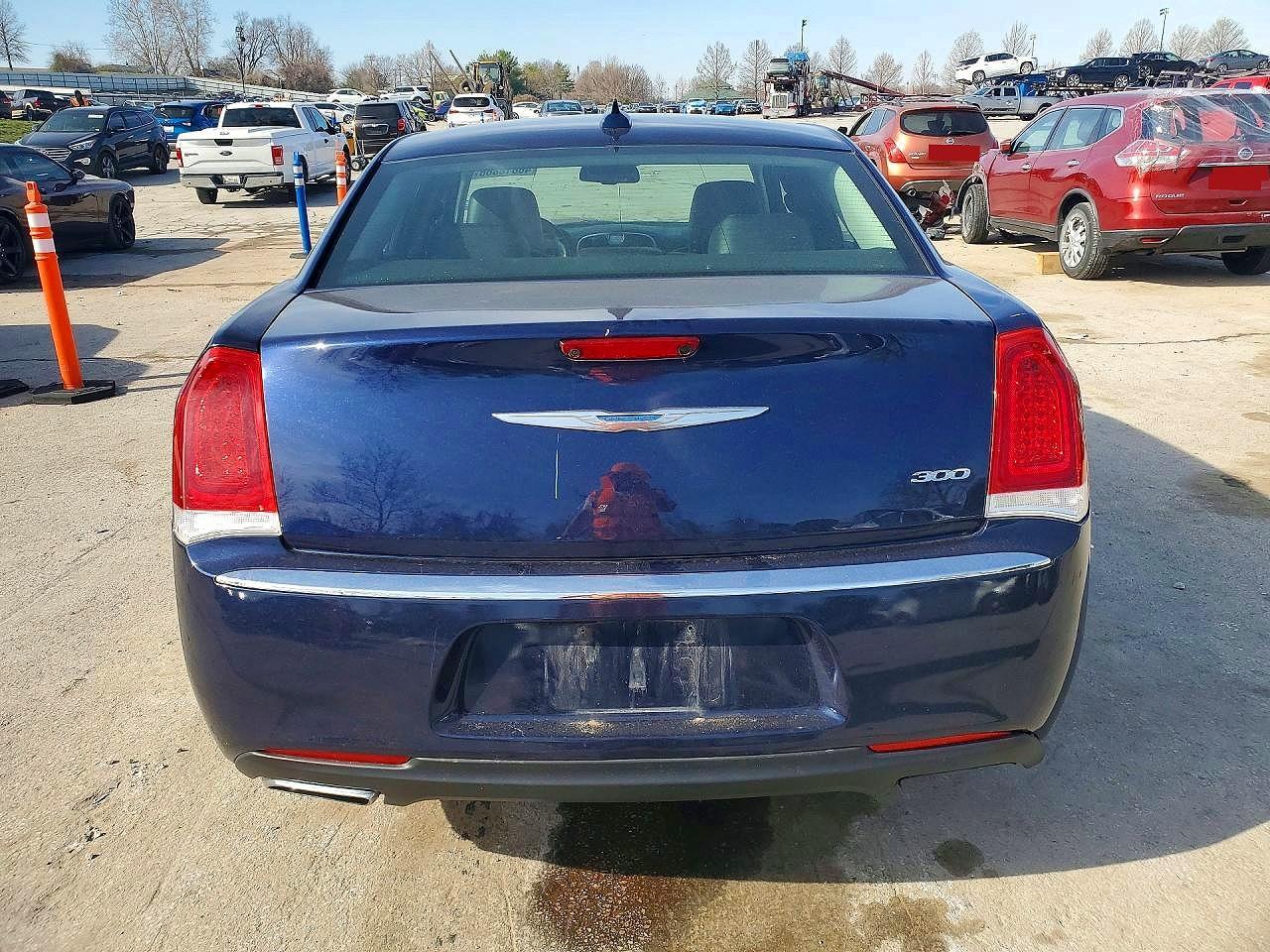 2017 Chrysler 300 Limited - Фото 6