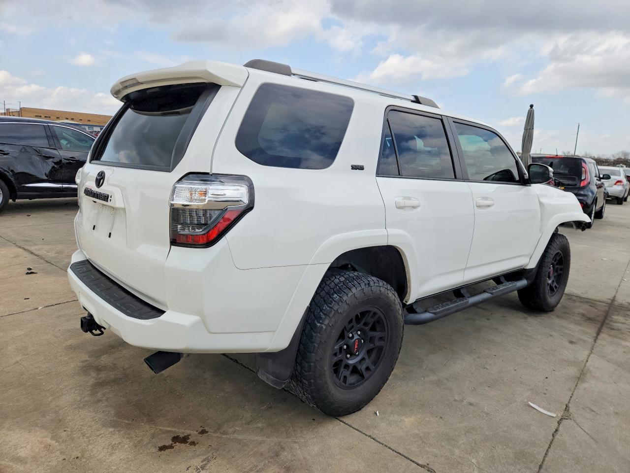 2023 Toyota 4Runner Sr5 Premium - Image 3