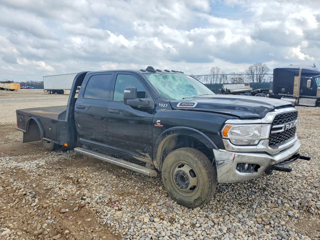 2024 Ram 3500 Flatbed Truck - Фото 4