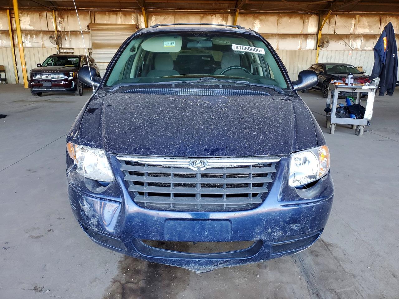 2005 Chrysler Town & Country Touring - Фото 5