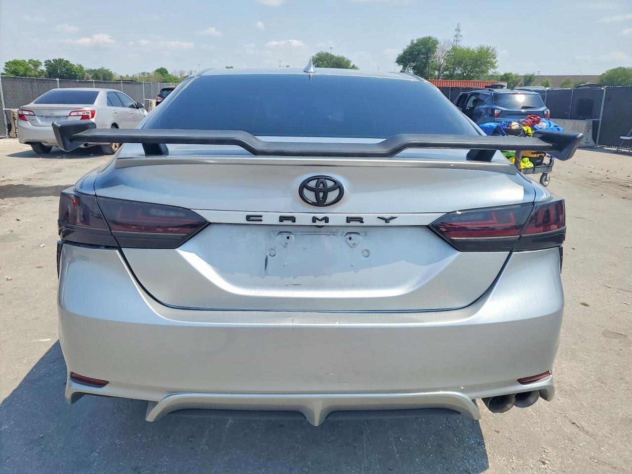 2020 Toyota Camry Se - Image 6