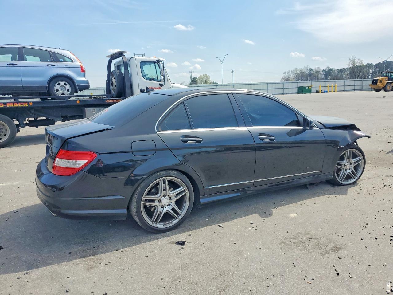 2011 Mercedes-Benz C 300 - Фото 3