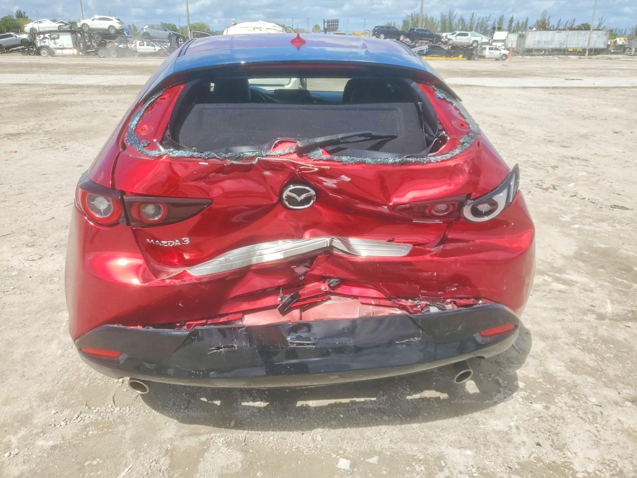 2022 Mazda 3 Premium - Фото 6
