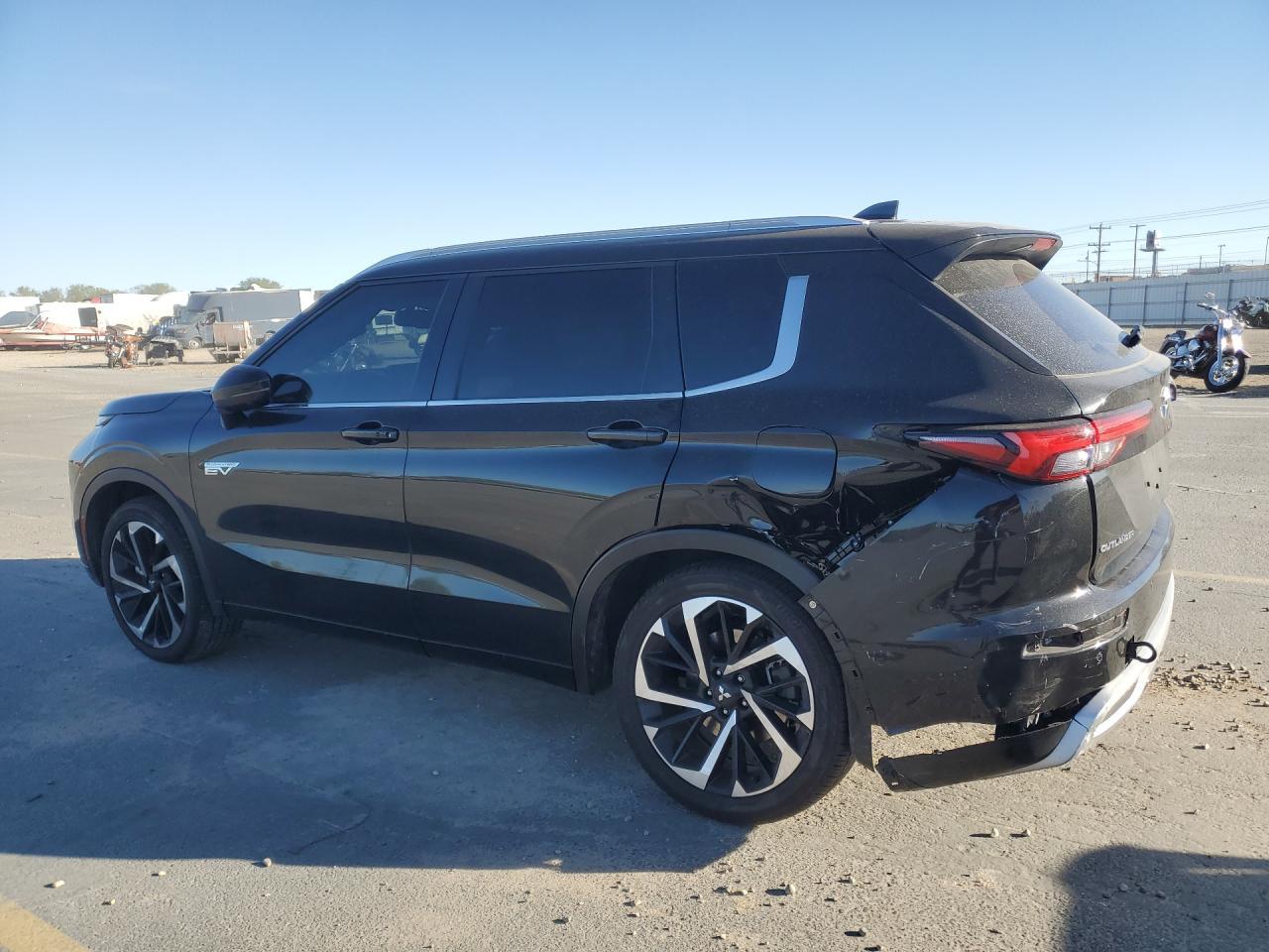 2025 Mitsubishi Outlander Sel - Image 2