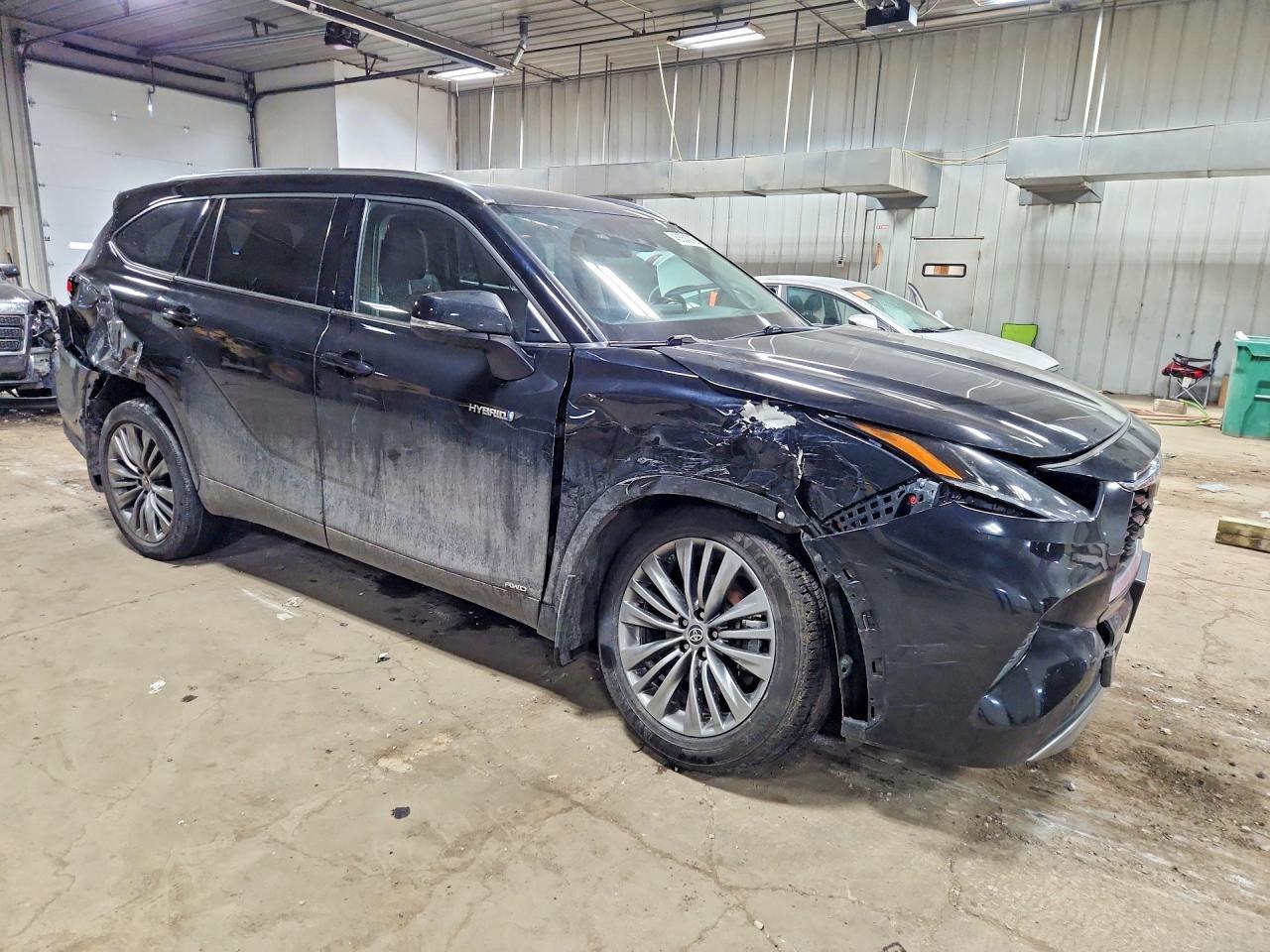 2021 Toyota Highlander Hybrid Platinum - Image 4