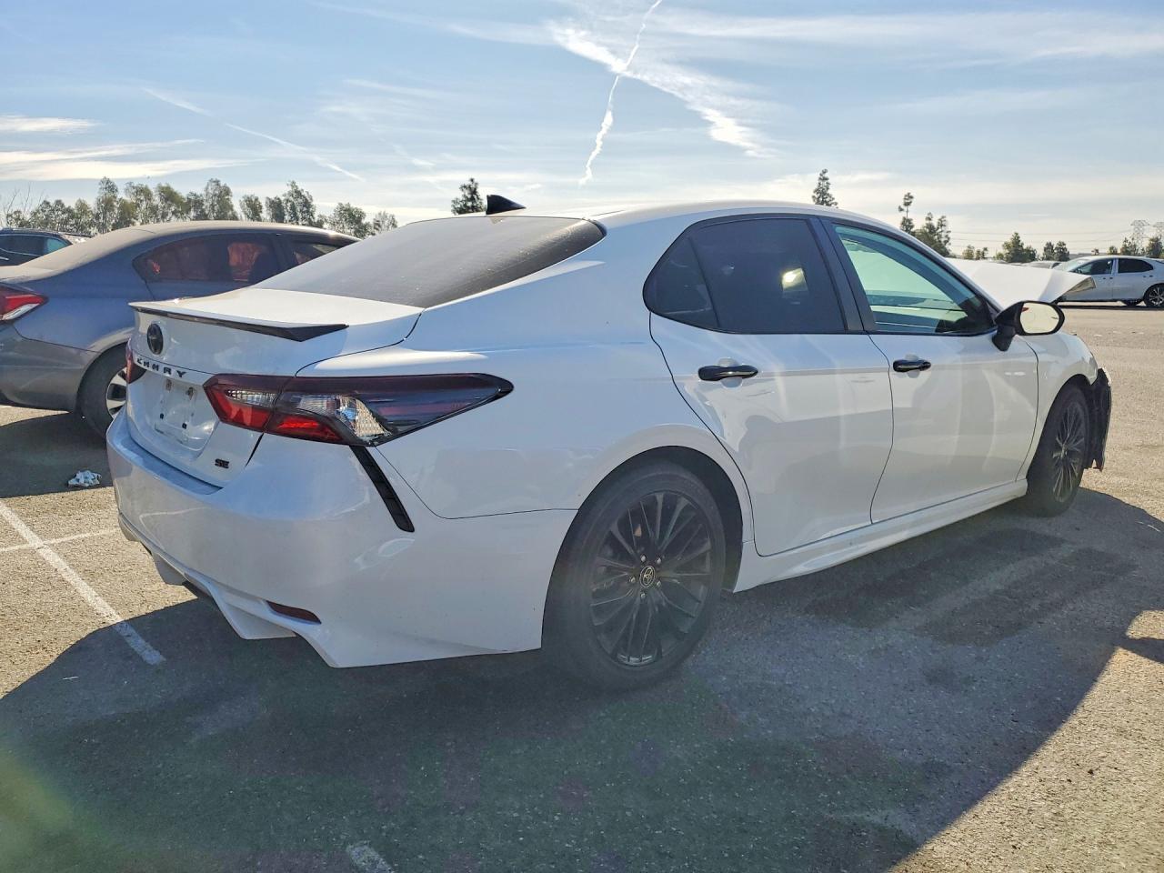 2022 Toyota Camry Hybrid Se Nightshade - Фото 3
